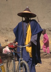 <strong>Lire la suite</strong><br>Peuls (peuple) Peuls (peuple)