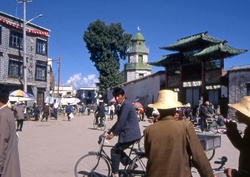 <strong>Lire la suite</strong><br>Hui - culture / Histoire Hui - culture / Histoire