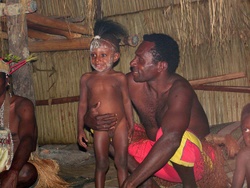 <strong>Lire la suite</strong><br>Peuples Kamoro (Papou) Peuples Kamoro (Papou)