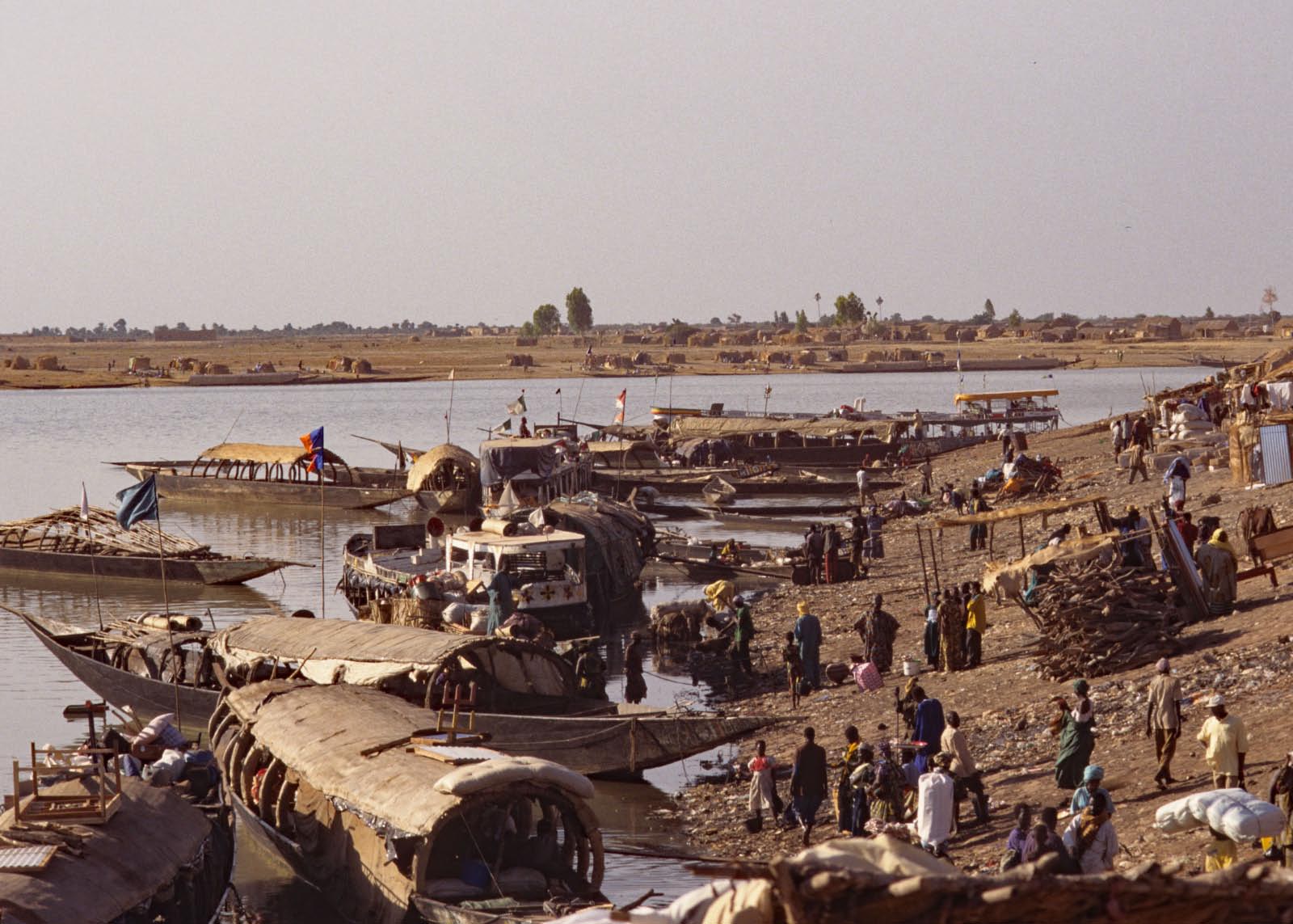 sur le fleuve Niger