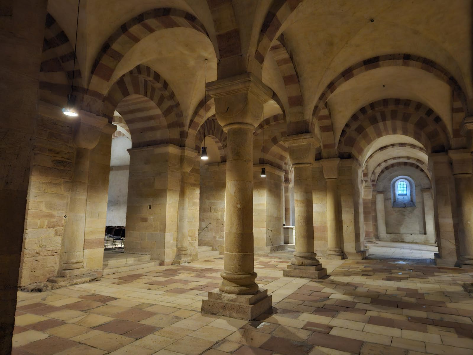 Crypte de la Cathédrale impériale de Spire ( Allemagne) Crypte de la Cathédrale impériale de Spire ( Allemagne)