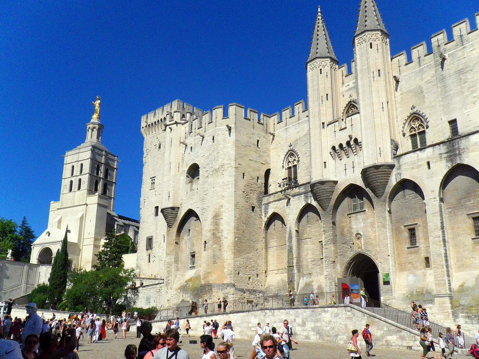 Avignon: le palais des Papes Avignon: le palais des Papes