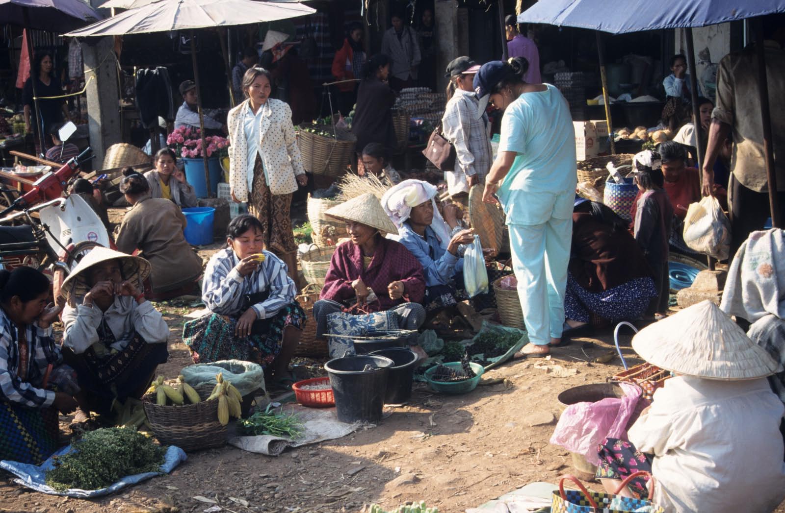 marché chez les lao loum 