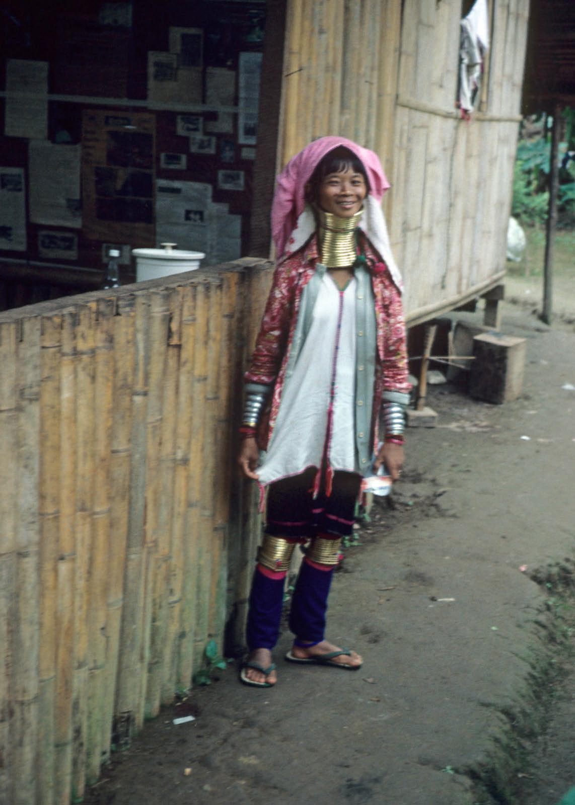 femme Padaung de la frontière Thaïlandaise