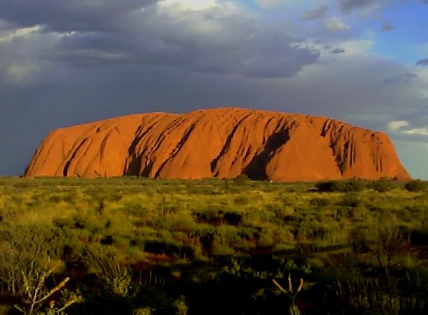 Monolithe sacré des aborigènes: Uluru