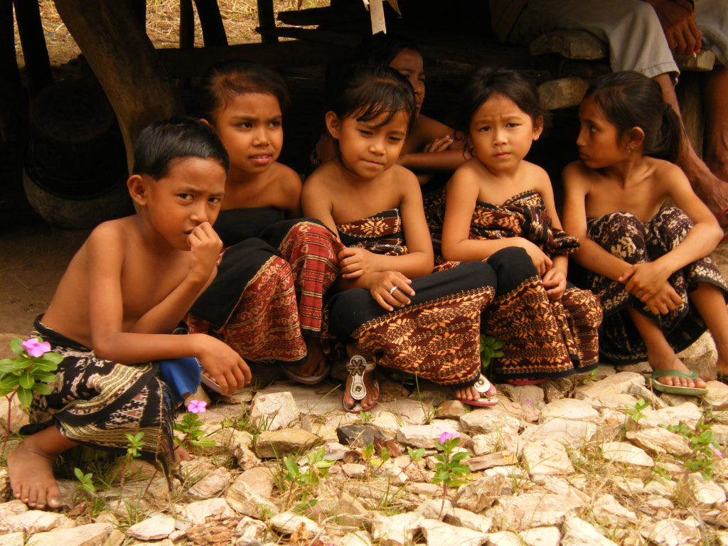 En Insulinde: jeunes des îles de la Sonde (Savu)