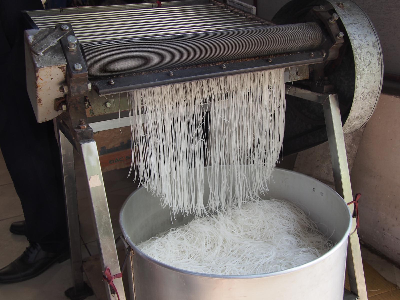 fabrication des pates de riz         