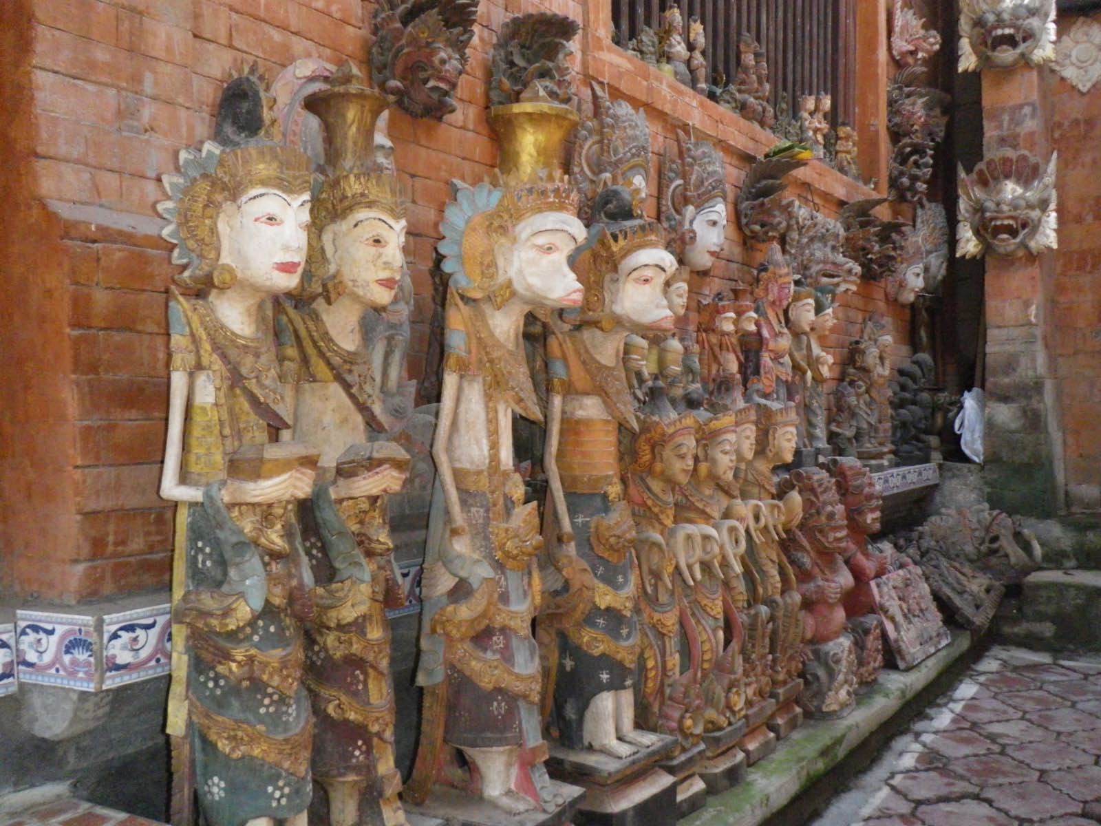 statues tarditionelle des Bali Aga