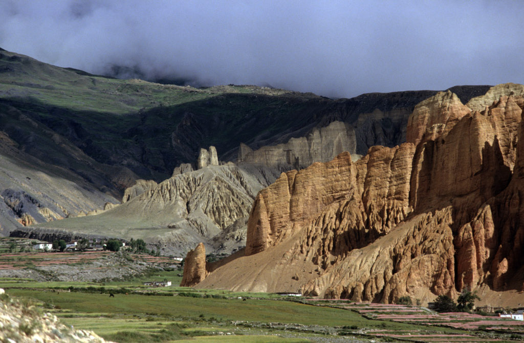 Les paysages du Mustang sont particulièrement colorés. 